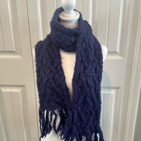 American Eagle Outfitters Wool Blend Chunky Knit Scarf and Fingerless Gloves - Picture 2 of 9